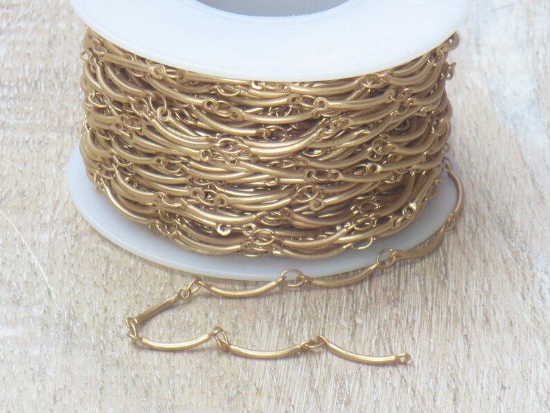 Bar Chain Curved Bar Chain in Matte Gold