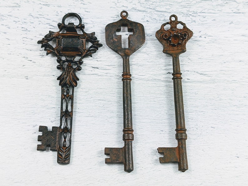 Antiqued Bronze Skeleton Key Pendants Ornate Key Antique Etsy