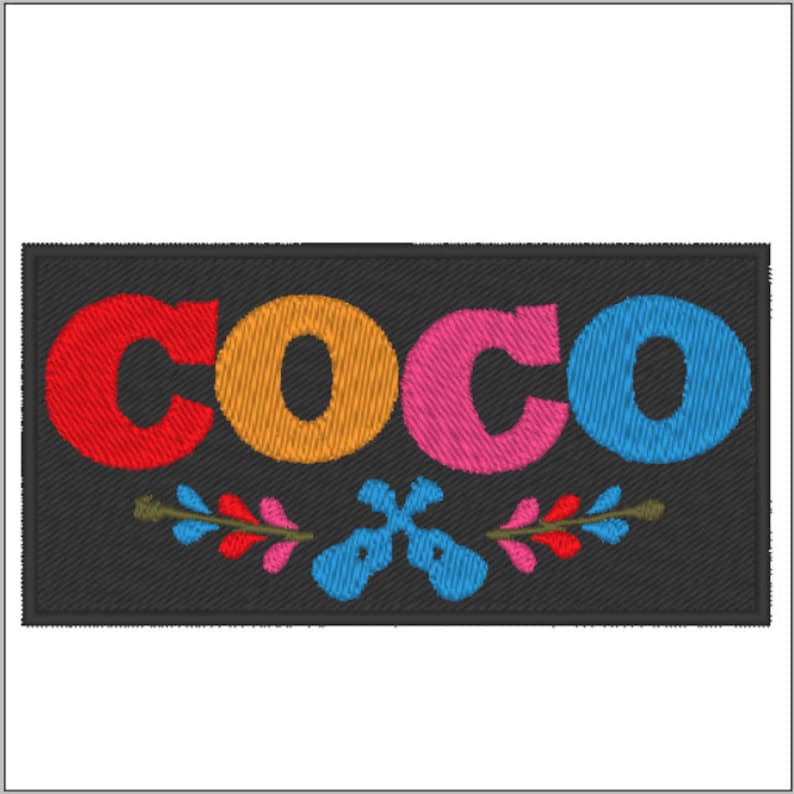Pode incluir: Um remendo bordado preto com a palavra "COCO" em letras coloridas. As letras s&atilde;o vermelhas, laranja, rosa e azuis. H&aacute; duas guitarras azuis e desenhos florais no centro do remendo.