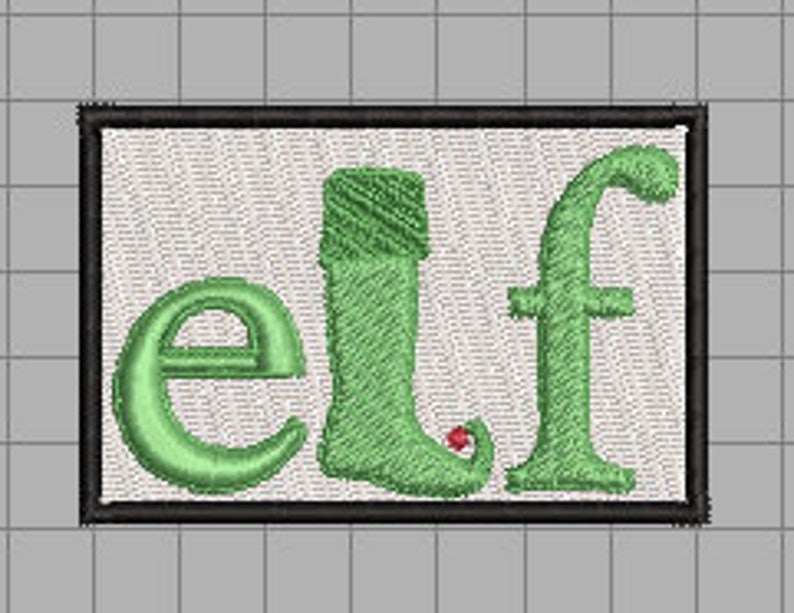 Pu&ograve; includere: Toppa ricamata in feltro verde con la parola "elf" scritta. La lettera "l" &egrave; un stivale da elfo verde con un pon pon rosso.
