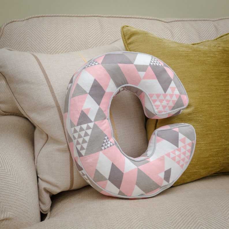 coussin lettre r