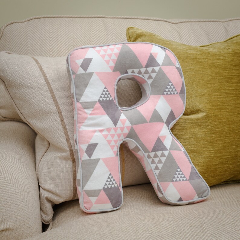 coussin lettre r
