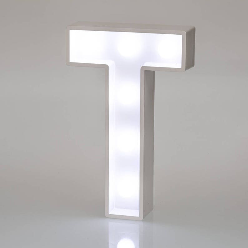 Lettres d'éclairage Vers le haut T Marquee Letters LED Lampe de chevet (fr) White Wooden Letter Lights Bedroom Decor Mur suspendu autoportant (fr) Nom Lettres d'éclairage Vers le haut T Marquee Letters LED Lampe de chevet (fr) White Wooden Letter Lights Bedroom Decor Mur suspendu autoportant (fr) Nom