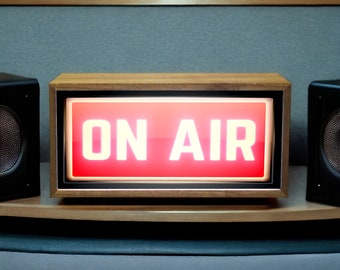 Letrero de estudio iluminado con caja de luz en el aire / DJ artista de grabación iluminación retro clásica / Transmisiones en vivo creador de contenido de redes sociales regalo