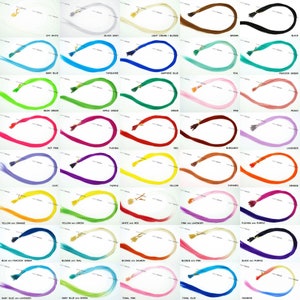Puede incluir: Una colecci&oacute;n de 36 extensiones de cabello en varios colores, incluyendo verde ne&oacute;n, rosa intenso, fucsia, morado, amarillo, naranja, turquesa, melocot&oacute;n, lavanda y m&aacute;s. Cada extensi&oacute;n es una hebra de cabello &uacute;nica con un peque&ntilde;o borla en el extremo.