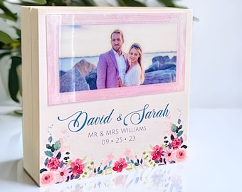 パーソナライズされた木製ウェディング記念品ボックス - カスタムフォトメモリーボックス、カップルへの刻印入り記念日ギフト