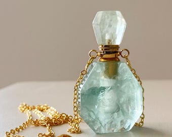 手作りクリスタル香水瓶ネックレス：宝石エッセンシャルオイル瓶