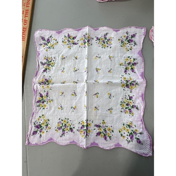 Vintage Floral Handkerchief Lot of 2 Scalloped Ed… - image 3