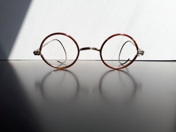 Vintage windsor round tortoise and metal eyeglasse