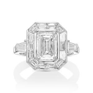 Anillo de oro blanco de 18 quilates con diamante natural de 3,37 quilates (talla esmeralda, color I, claridad SI1), certificado por IGI. Regalo ideal para ella. Joyería fina.