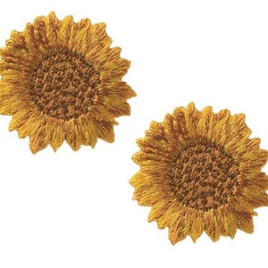 Könnte beinhalten: Zwei gestickte Sonnenblumen-Patches in einem gelben und braunen Farbschema.