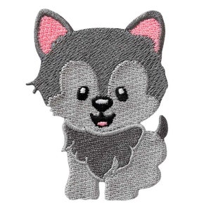 Puede incluir: Parche bordado para planchar de un perro husky de dibujos animados con orejas rosas, cuerpo gris y expresión alegre.