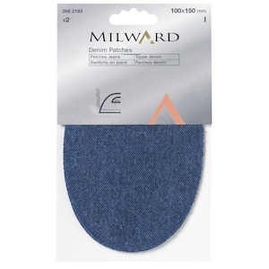 Puede incluir: Paquete de dos parches de mezclilla azul, cada uno mide 100 mm por 150 mm. El paquete está etiquetado como "Milward Denim Patches" e incluye instrucciones para planchar los parches.