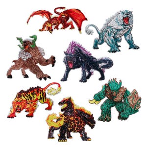 Könnte beinhalten: Eine Sammlung von sieben gestickten Aufnähern mit Fabelwesen, darunter ein roter Drache, ein weiß-blauer Löwe, ein braunes gehörntes Tier, ein schwarzer Wolf, ein gelb-oranger Tiger, ein dunkles mehrköpfiges Wesen und ein grünes baumartiges Monster.