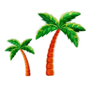 Könnte beinhalten: Zwei gestickte Palmen-Patches. Die größere Palme ist grün mit einem orangefarbenen Stamm. Die kleinere Palme ist ebenfalls grün mit einem orangefarbenen Stamm.