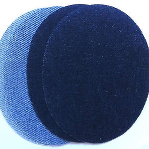 Könnte beinhalten: Drei Kreise aus Denim-Stoff in Blautönen. Die Kreise sind geschichtet und zeigen die verschiedenen Farbtöne des Denim-Materials. Der Stoff scheint ein mittleres Gewicht zu haben, das für verschiedene Bastelprojekte geeignet ist.