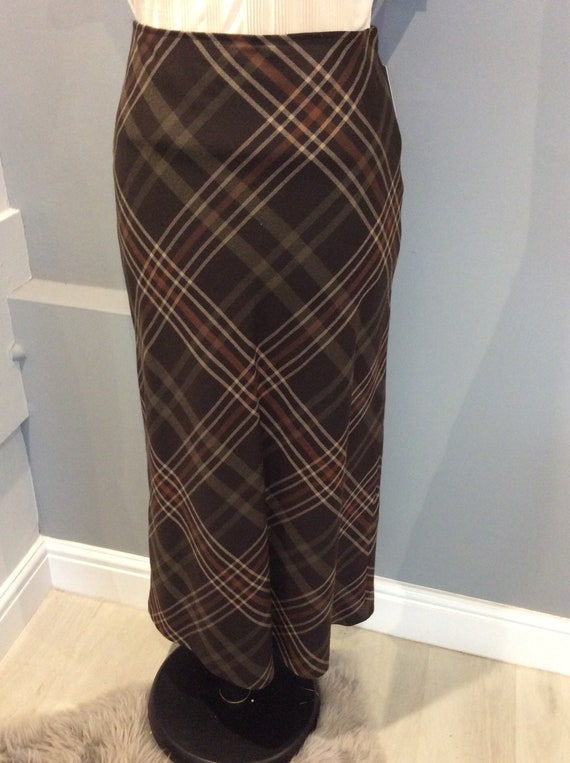 long skirt and short top