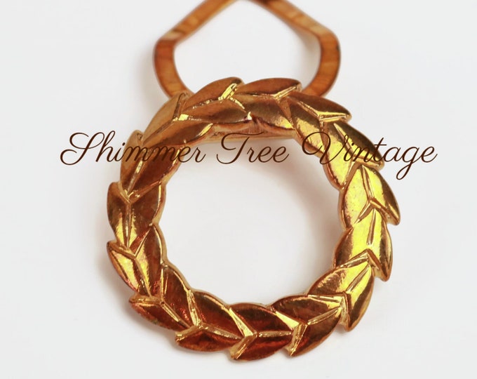 Gold tone Open Center Wreath Scarf Clip