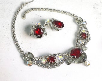 Impresionante conjunto de collar vintage D&E JULIANA gris ahumado y cabujón rojo