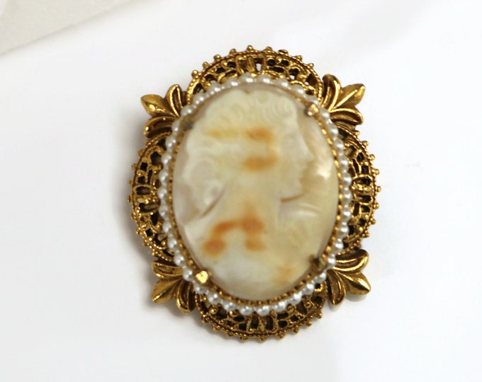 FLORENZA Carved Shell Cameo Pendant Brooch