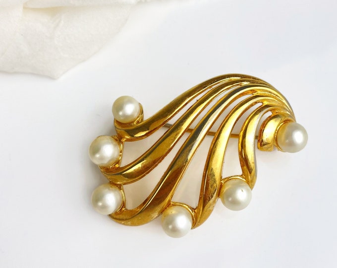 Modern CROWN TRIFARI Signed Faux Pearl Brooch