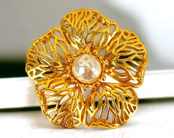 Chic Faux Mabe Pearl Flower Brooch, Gold plated open work sweater pin