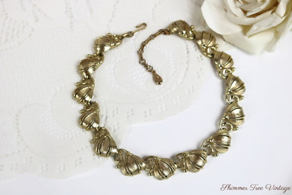 LISNER Signed Satin gold finish Floral Collar Nec… - image 3