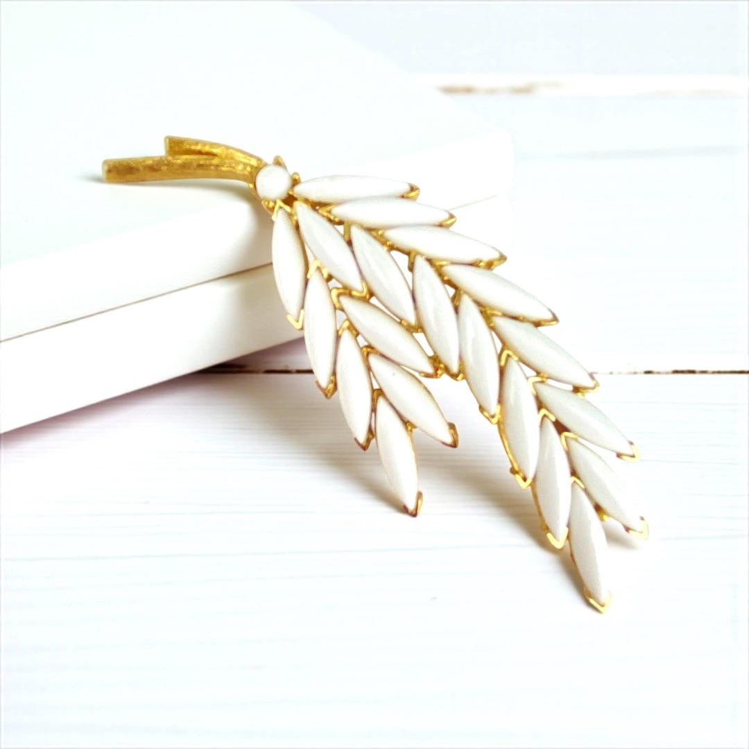 s-l1200.jpg Crown Trifari Gold-Trim Milk Glass Circle Brooch main image 1
