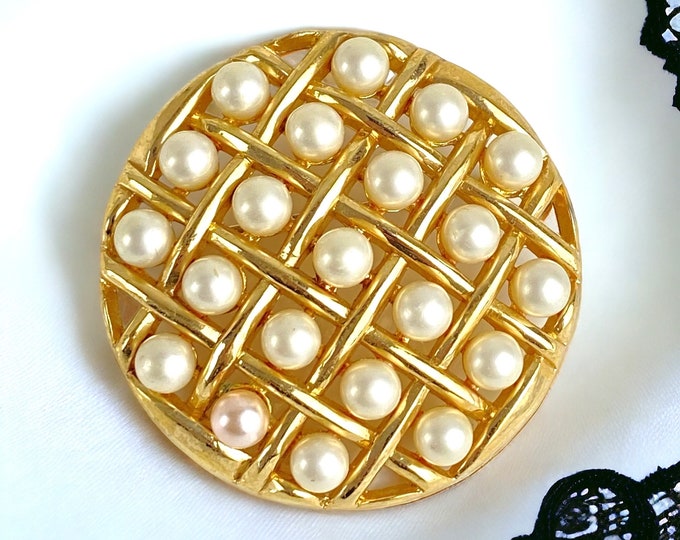 Gorgeous CROWN TRIFARI Signed Large Round Faux Pearl Brooch