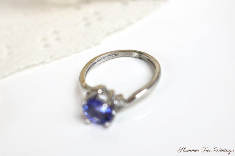 10K White Gold Tanzanite and Diamond Ring Size 6, comes with recent appraisal report imagem 7