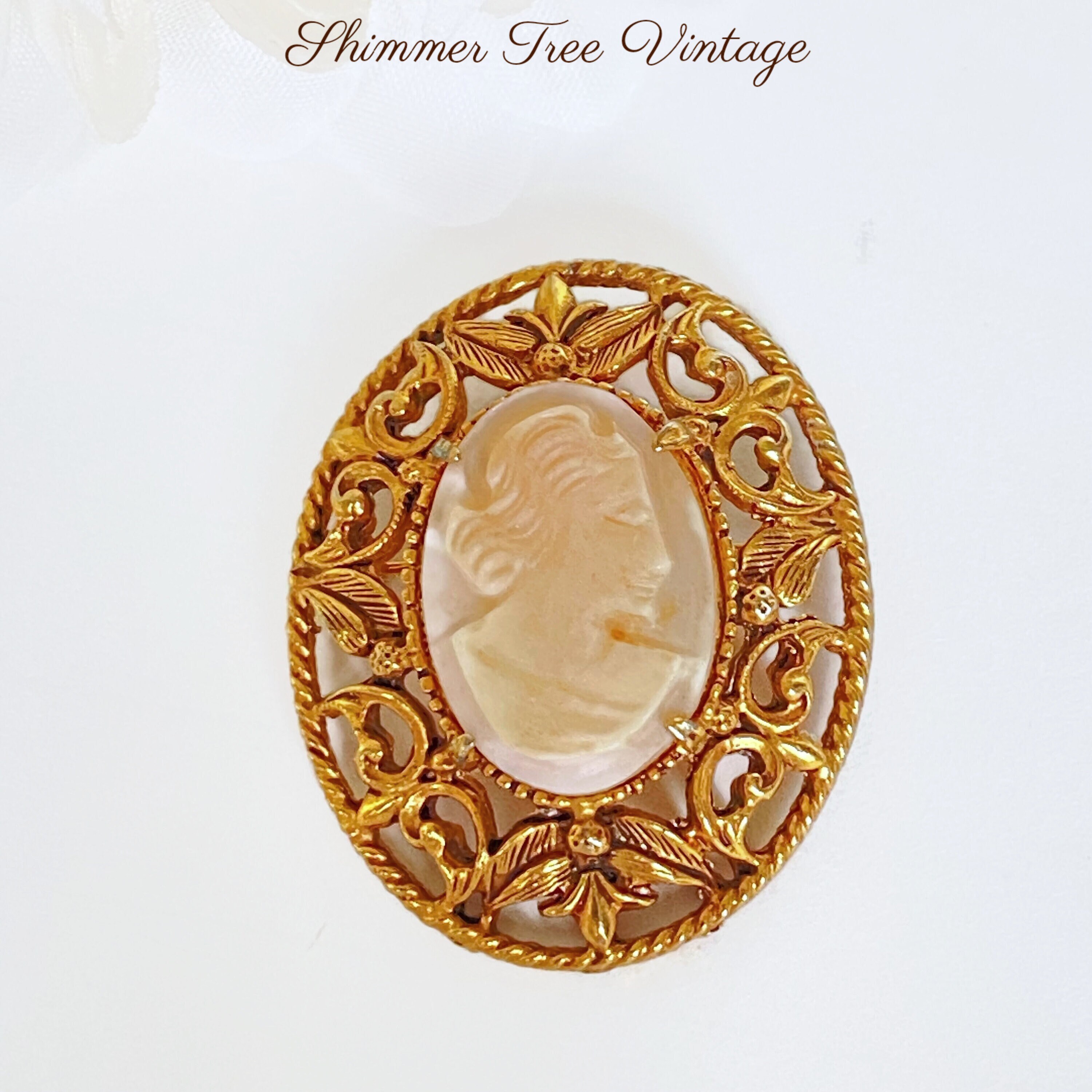 Broche Vintage Années 50 - Camée Blanc Opaline Représentant Une Dame, Monture En Alliage | Occasion
