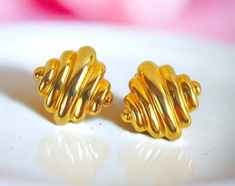 Chic Paolo Gucci Signed Gold Plated Ridged Clip On earrings