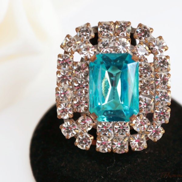 Vintage Blue Rhinestone Cocktail Ring