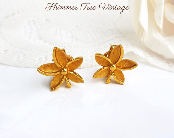 CROWN TRIFARI Gold plated Flower Clip On Earrings