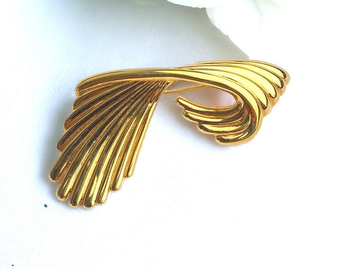 MONET signed Bright Gold Plated Avant Garde Brooch