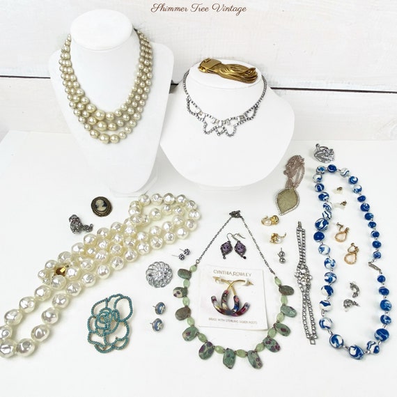 Destash Vintage 23 Piece Jewelry Lot With Some Sig