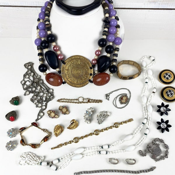 Vintage 20 Pc Destash Jewelry Lot With Some Signed Pieces.