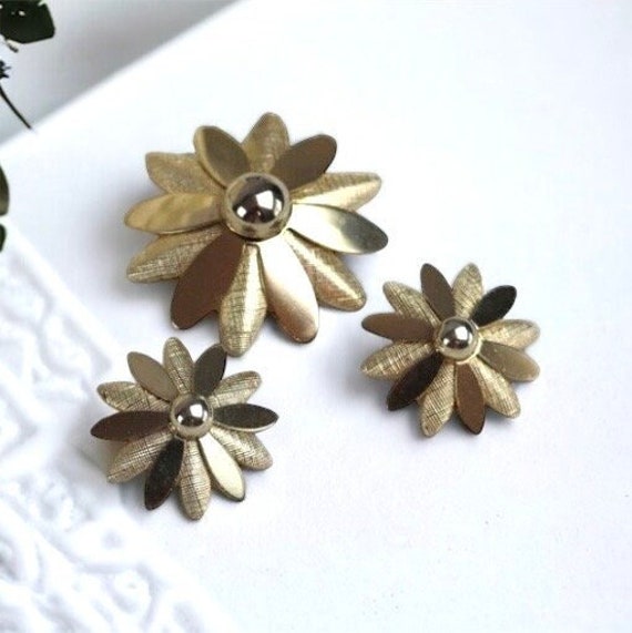 SARAH COVENTRY Flower Brooch Set
