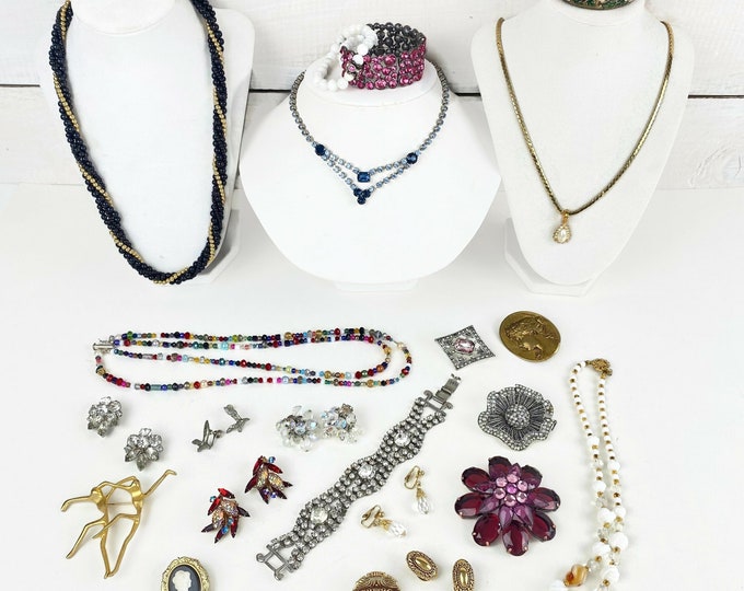 Vintage 20 Pc Jewelry Destash Lot With Some Signed Pieces.