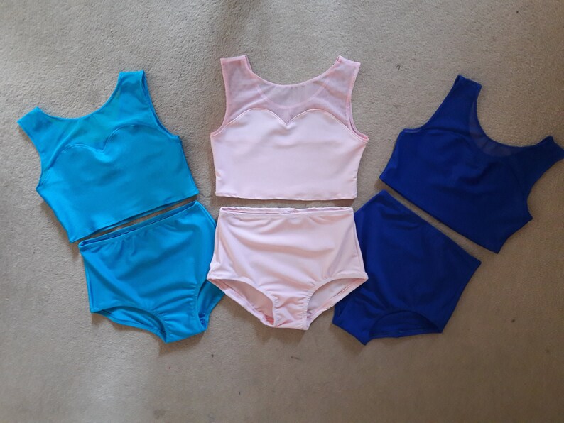 Girls Shiny Metallic Dance Shorts//Hotpants 11-13 years, Gold 4 colours