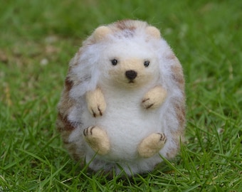 Hedgehog Needle Felting Kit for Beginners - DIY Craft Kit for Christmas Felt Kit