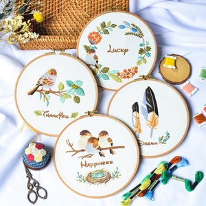 Minimalist Robin Embroidery Kit for Beginner - Christmas Gift - DIY Handmade Embroidery Kit - Cross Stitch Set - Bamboo Adjustable Hoop