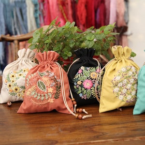 Muttertagsgeschenk, Handstickerei Kordelzug, Blumen Anfänger Stickerei Kit, Aufbewahrungstasche Kit für Anfänger