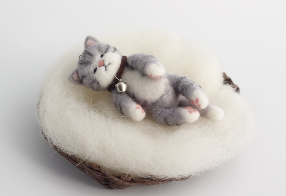 Feltsky Nadelfilz-Set Graue Katze – DIY-Bastelset Für Anfänger, Inkl. Wolle, Nadeln, Fingerschutz, Ca. 10 Cm Hoch