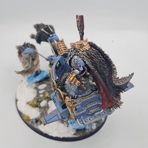 Giochi Da Collezione Warhammer 40000 - Logan Grimnar Dei Lupi Spaziali, Miniatura Da Assemblare E Dipingere