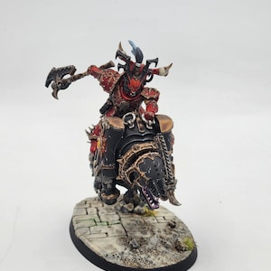 World Eaters Khorne Lord på Juggernaut Chaos målad miniatyrmodell till salu Warhammer 40k beställningsmålare