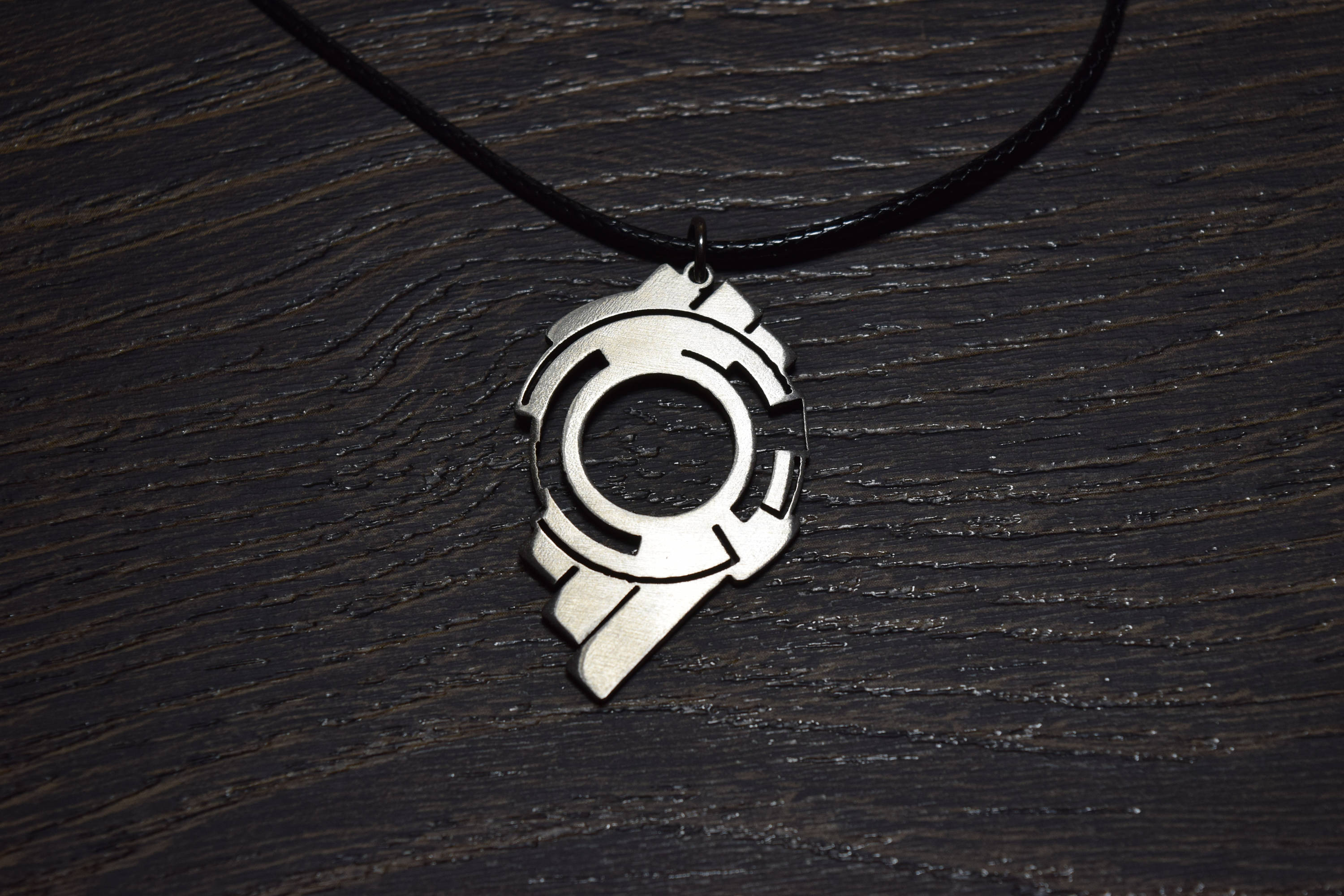 цепочка атака титанов. медальон крылья свободы. 0 куртка.