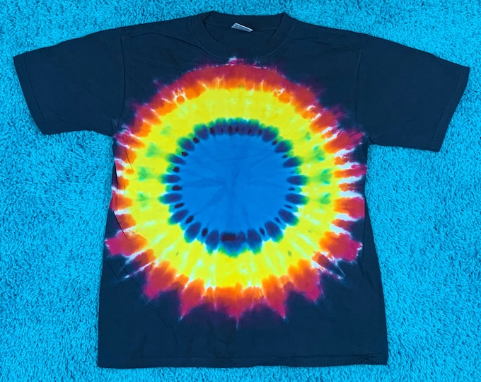 M * vintage y2k tie dye t shirt * 47.171