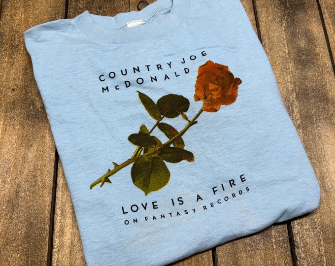 M * vintage 1976 Country Joe McDonald t shirt * & The Fish folk psych protest