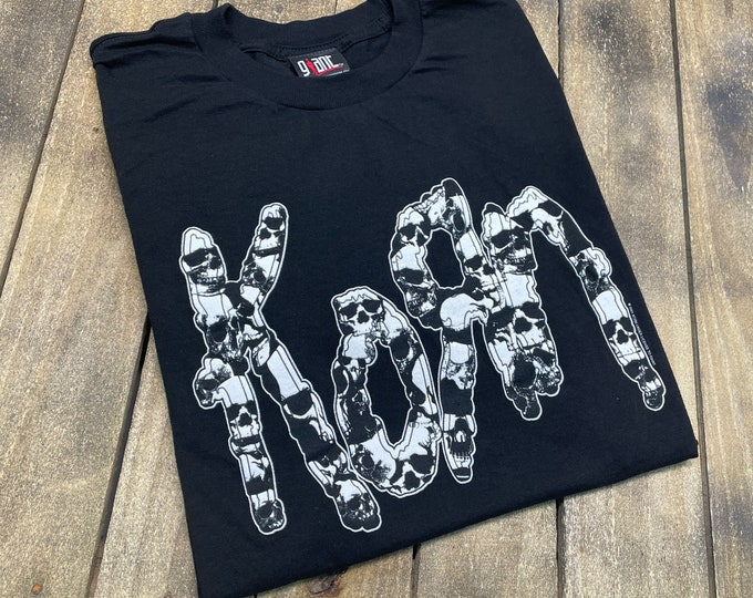 L * Korn glow in the dark skulls 2001 vintage t shirt * nu metal tour mall goth Giant